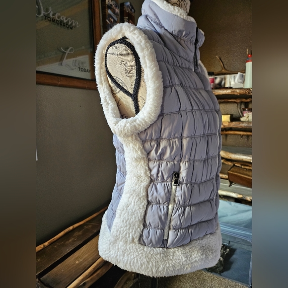 LIKE NEW! CALVIN KLEIN GREY WITH FLEECE TRIM VEST WOMEN'S LARGE - Picture 2 of 12